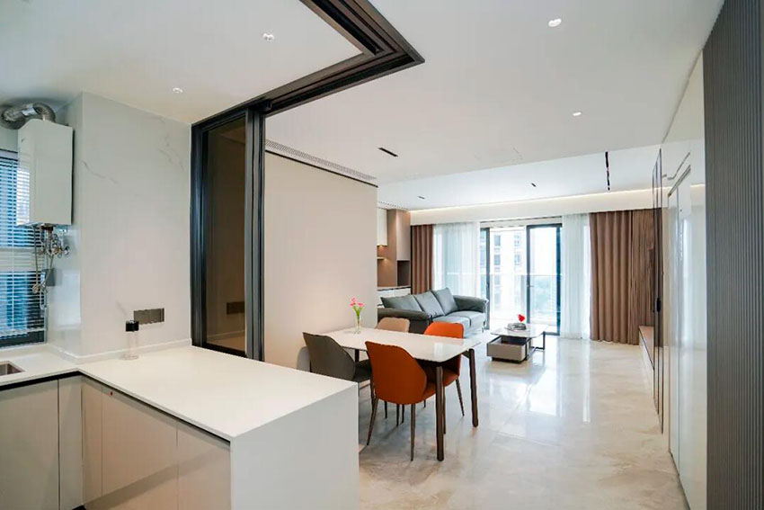 東莞這個(gè)中小戶型絕了！從明亮客廳到時(shí)尚開(kāi)放餐廚區(qū)的完美融合！